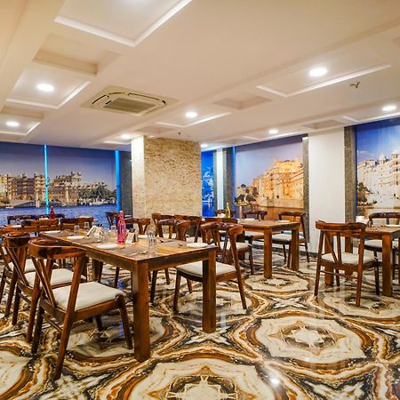 Pax Hotel Grand Blue 3 Min Walk From Udaipur City Railway Station Exterior photo