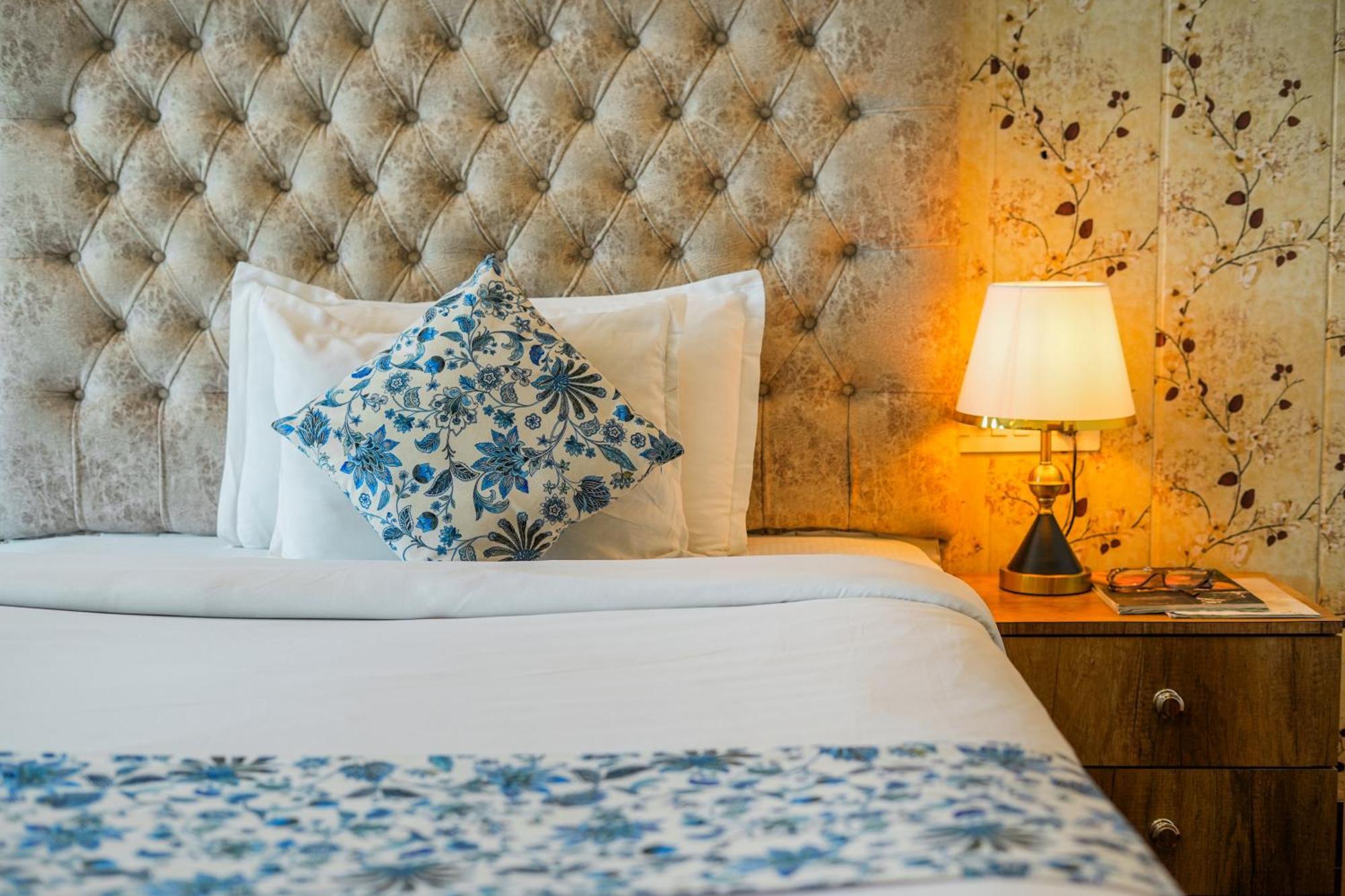 Pax Hotel Grand Blue 3 Min Walk From Udaipur City Railway Station Exterior photo