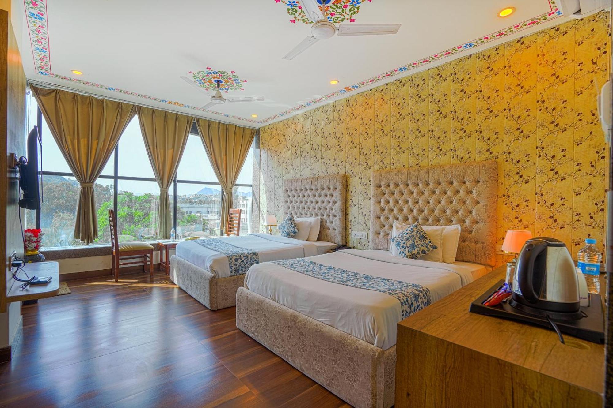 Pax Hotel Grand Blue 3 Min Walk From Udaipur City Railway Station Exterior photo