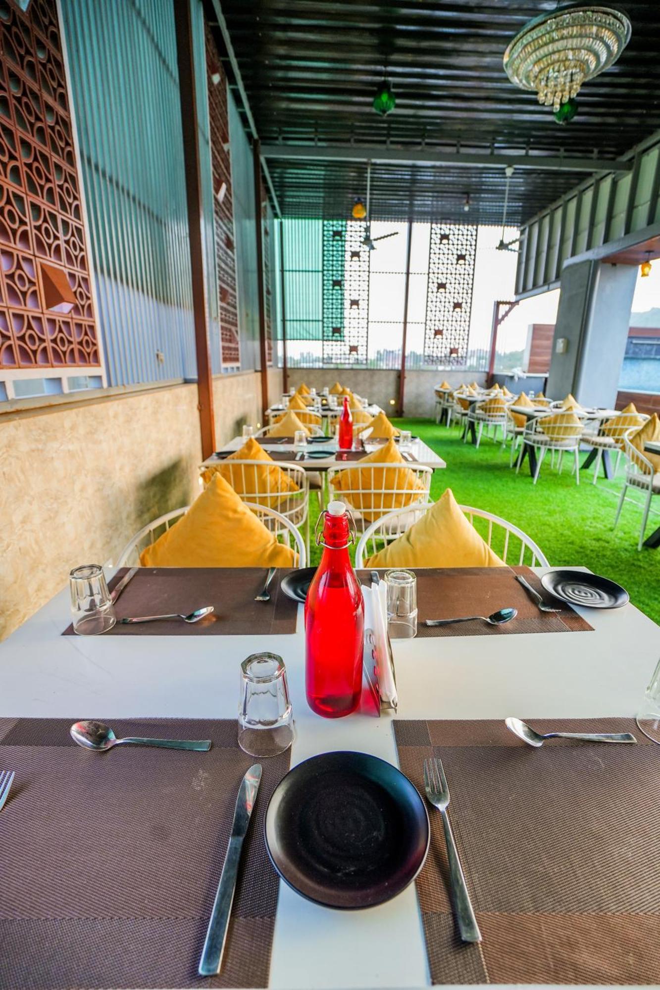 Pax Hotel Grand Blue 3 Min Walk From Udaipur City Railway Station Exterior photo