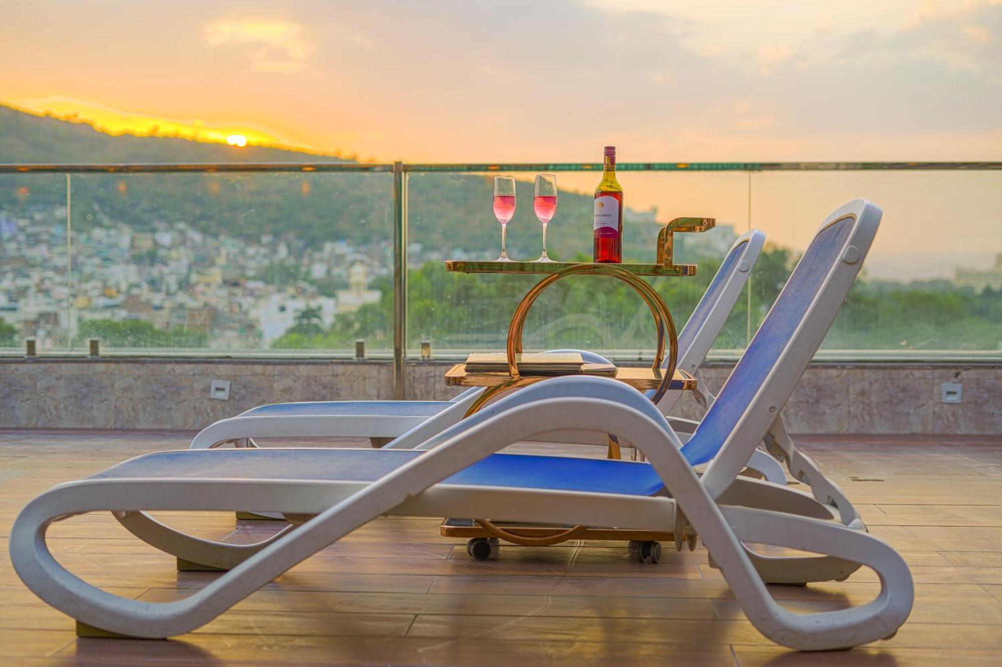 Pax Hotel Grand Blue 3 Min Walk From Udaipur City Railway Station Exterior photo