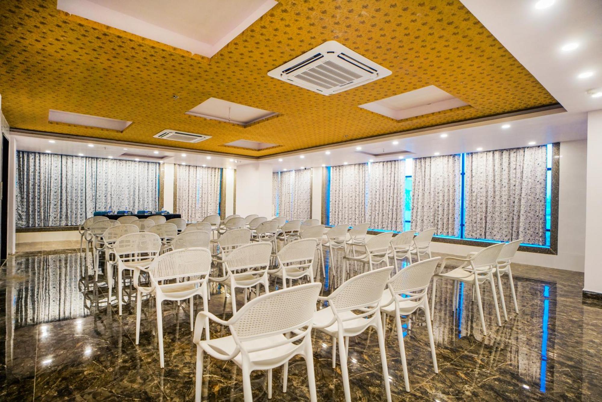 Pax Hotel Grand Blue 3 Min Walk From Udaipur City Railway Station Exterior photo