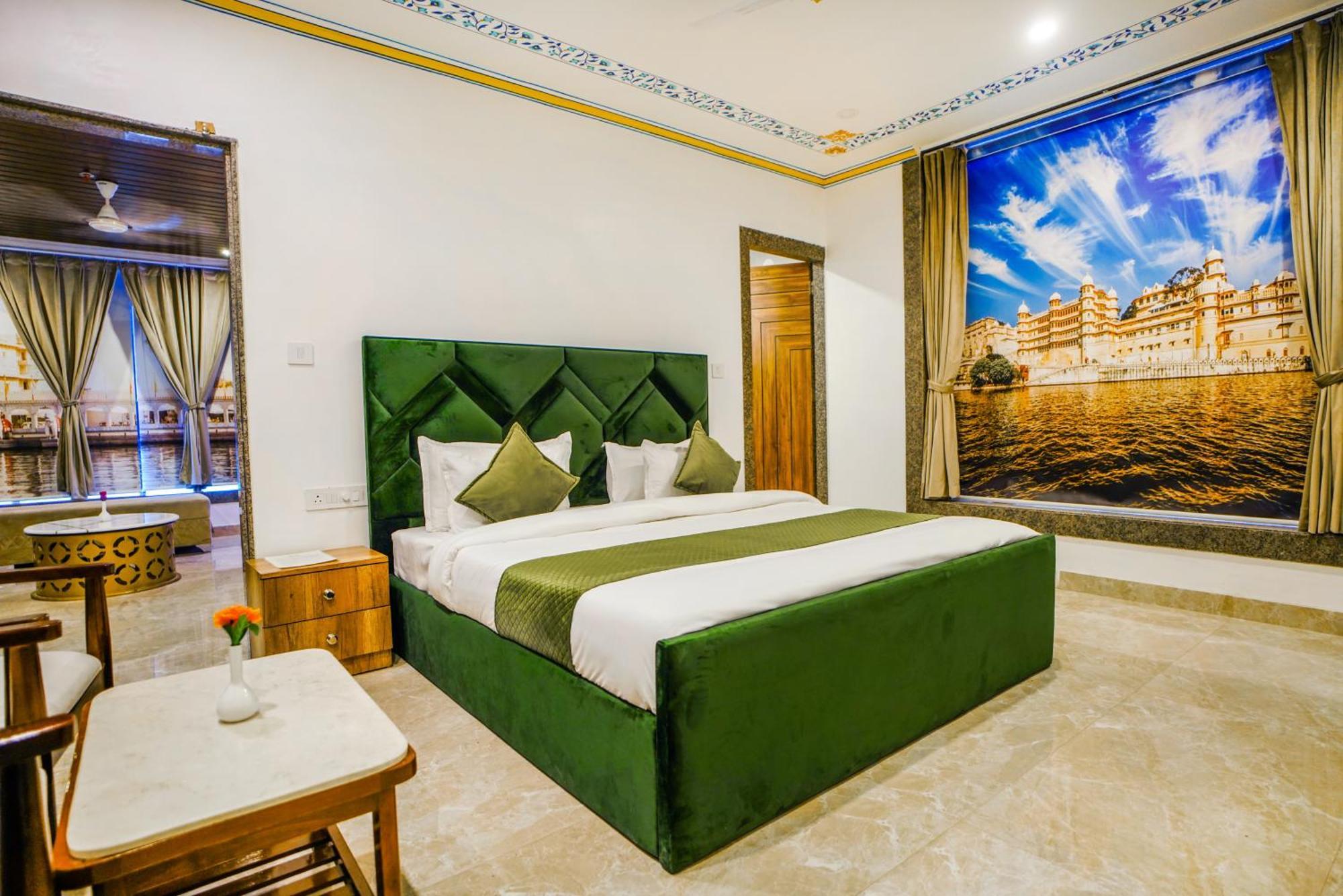 Pax Hotel Grand Blue 3 Min Walk From Udaipur City Railway Station Exterior photo
