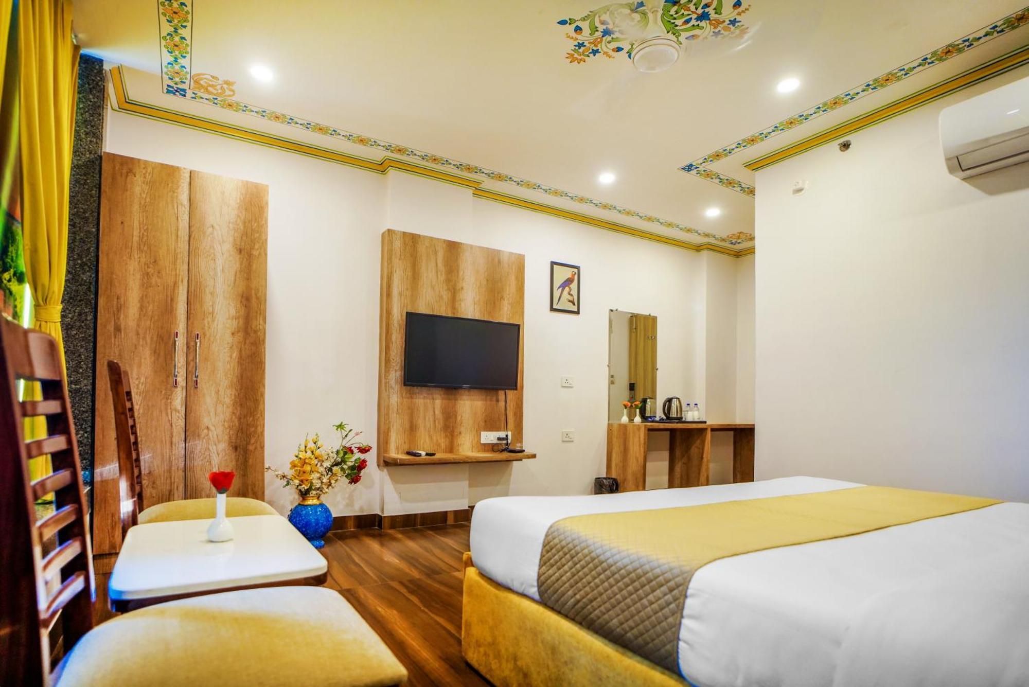 Pax Hotel Grand Blue 3 Min Walk From Udaipur City Railway Station Exterior photo